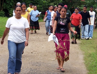 Jennifer and Serlinda in the lead, Camihla Santos, Leo Cornelius, and Amy Manuel can also be seen.