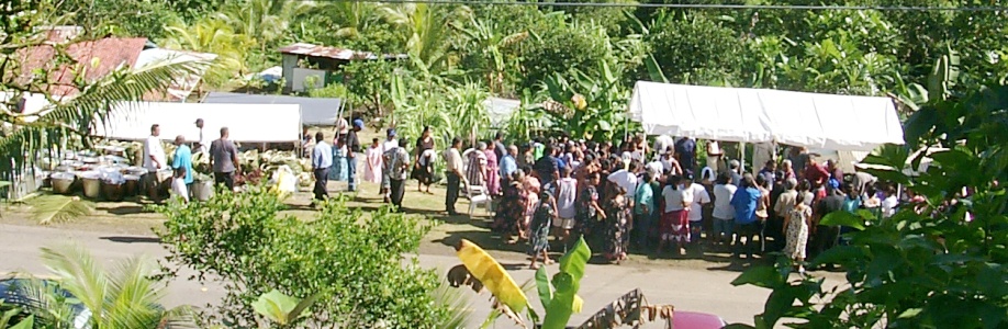 The pots of Kosraen soup can be seen to the left of the burial area