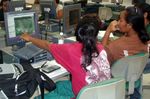 Student using Google Earth