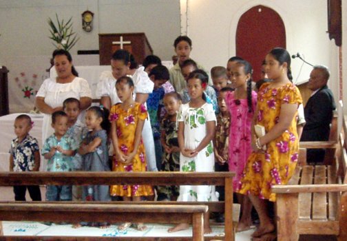 040804childrens_choir_easter (57K)