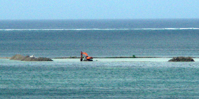 excavator_at_sea