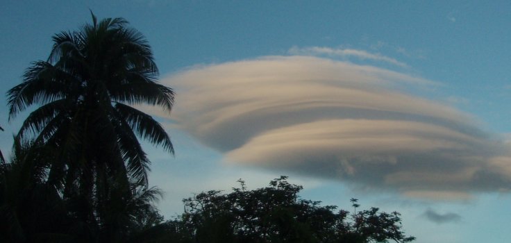 altocumulus standing lenticularis, lenticular cloud