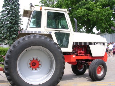 070438tractor (56K)