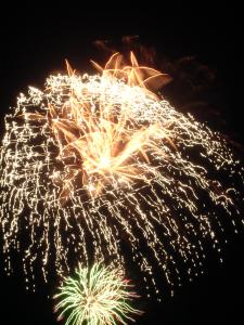 070498fireworks_e (27K)