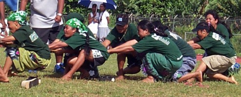 Kosraen women tug of war