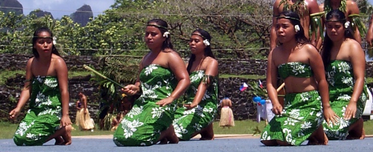 Kosraen dancers