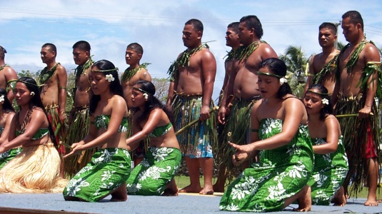 Kosraen dancers