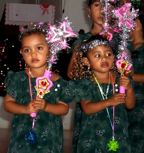 The plastic spike balls on the necklace have blinking LEDs in them, the stars they carry also have a blinking light.